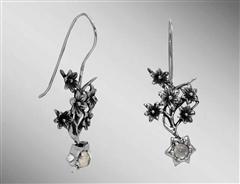 Death Camas earrings with silver flowers and moonstone                                                                                                                                                                                                    