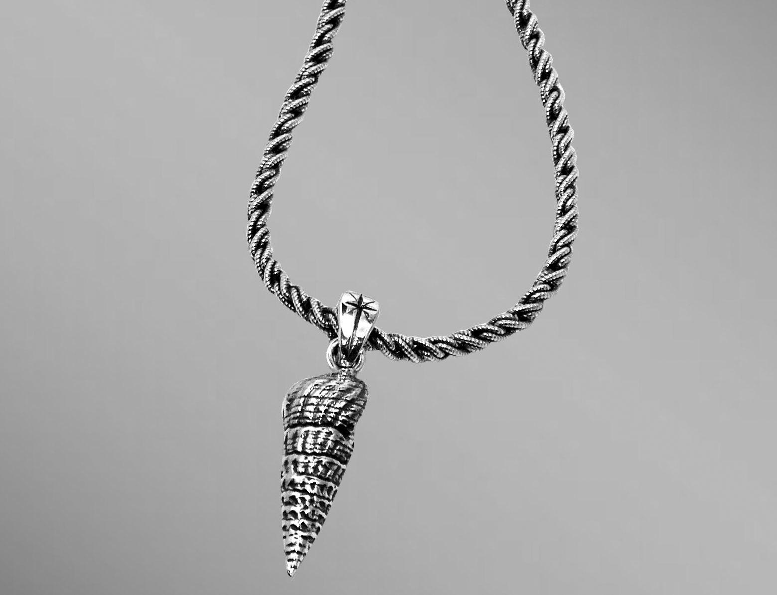  Silver sea shell necklace pendant.  Arista.                                                                                                                                                                                                              