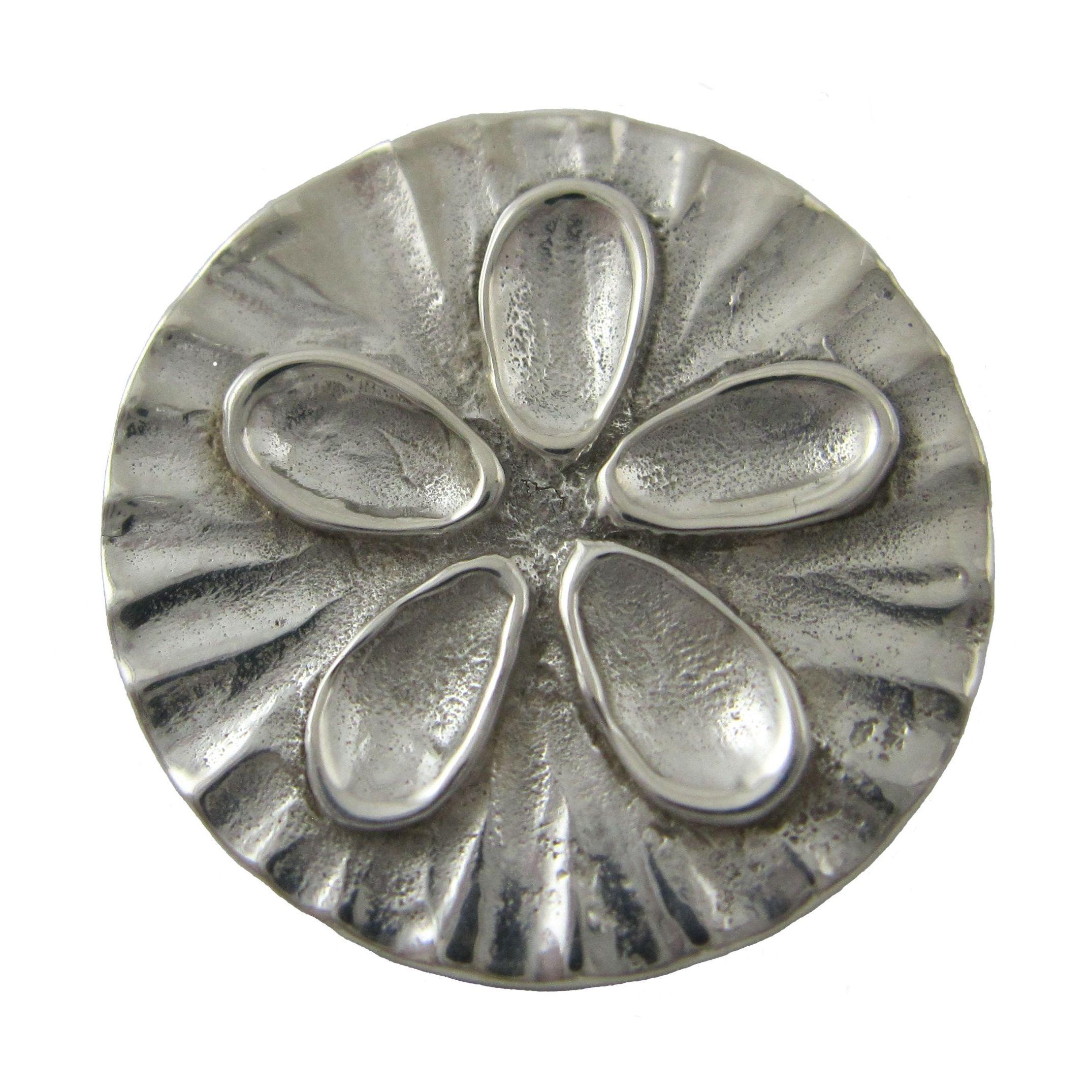 Sterling silver sand dollar pendant.                                                                                                                                                                                                                      