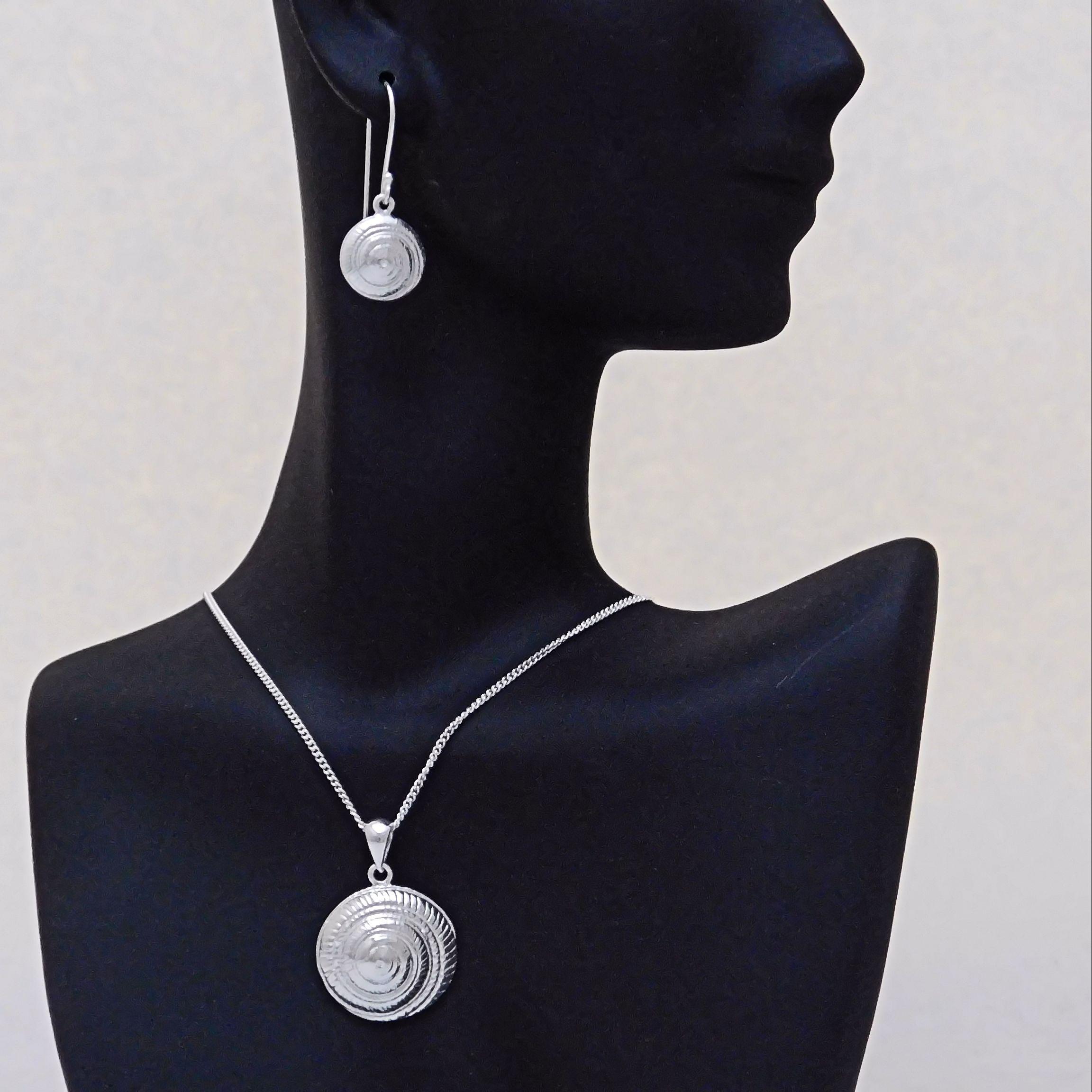 Sterling silver disc shell earrings.                                                                                                                                                                                                                      